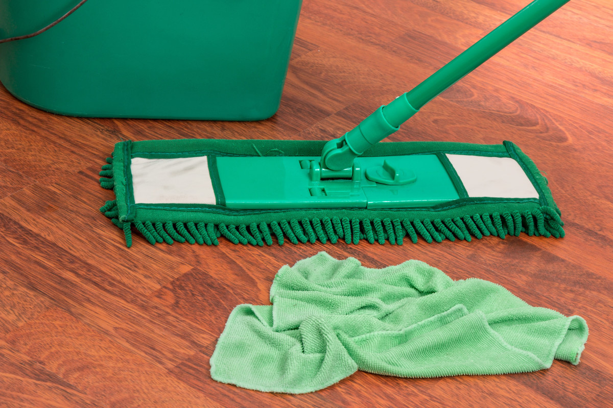 DIY Laminate Floor Cleaner—Simple Home Ingredients!