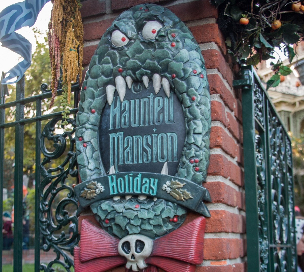 How to Throw a Haunted Mansion Party Holidappy