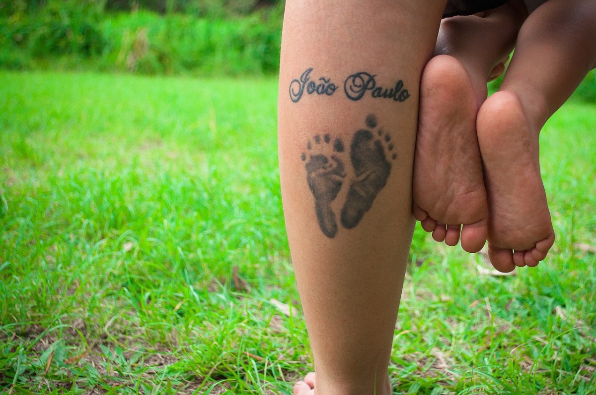 32 Meaningful and unique tattoos for moms with kids - Lily Fashion Style |  Tatuagem braço inteiro feminino, Tatuagem, Tatuagem mae