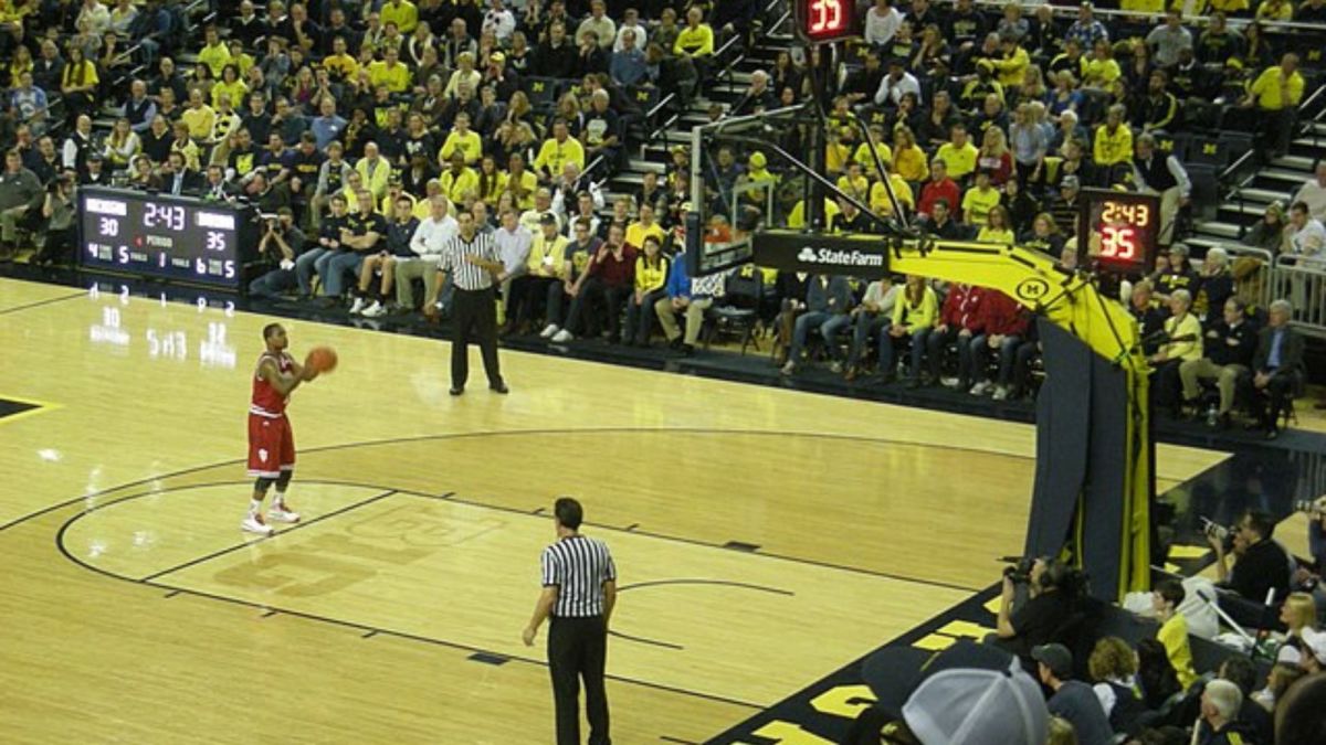 7 Most Annoying College Basketball Fan Bases