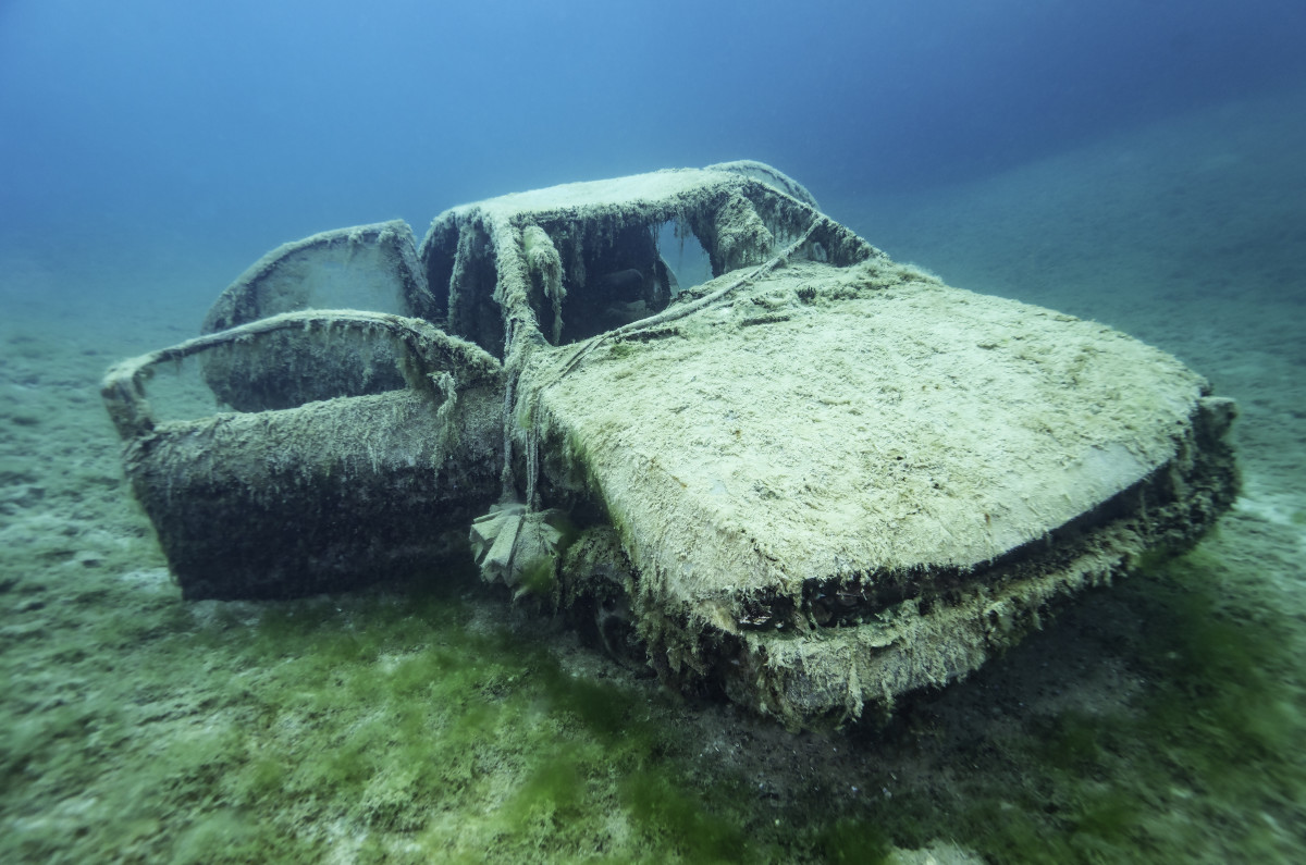 Volunteer Divers Discover Massive Underwater Criminal Car Stash That May Help Solve Decades Old