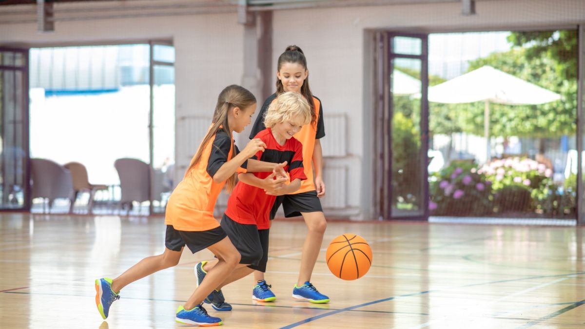 How to Teach Young Children to Play Defense in Basketball