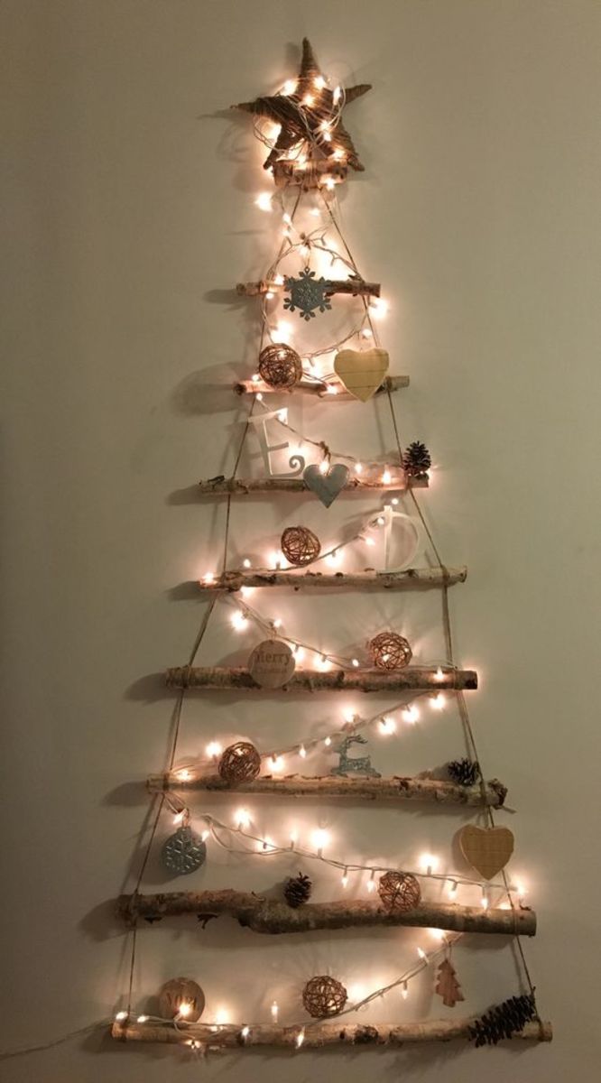 Foil Relief Christmas Tree - Easy DIY Decor • Craft Passion