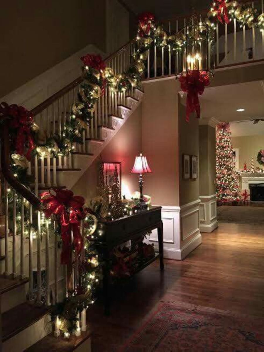 Christmas stair decor ideas: 18 festive looks for staircases |