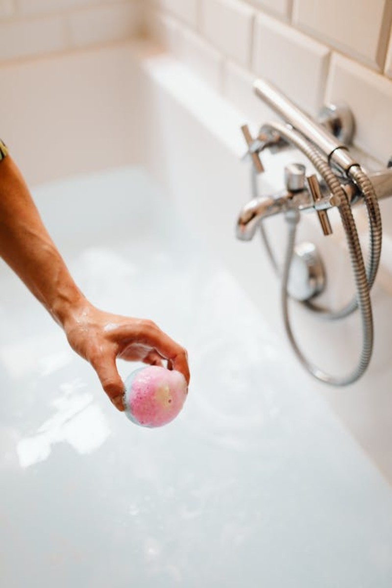 Bubble Bars and Bath Bombs: What's the Difference?