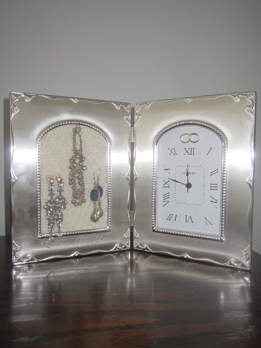 Picture Frame Jewelry Organizer - using a lacey or knitted fabric over cardboard pieces allows you to dangle jewelry off fabric, push pins in to hang necklaces and bracelets, and push in stud earrings and pins.