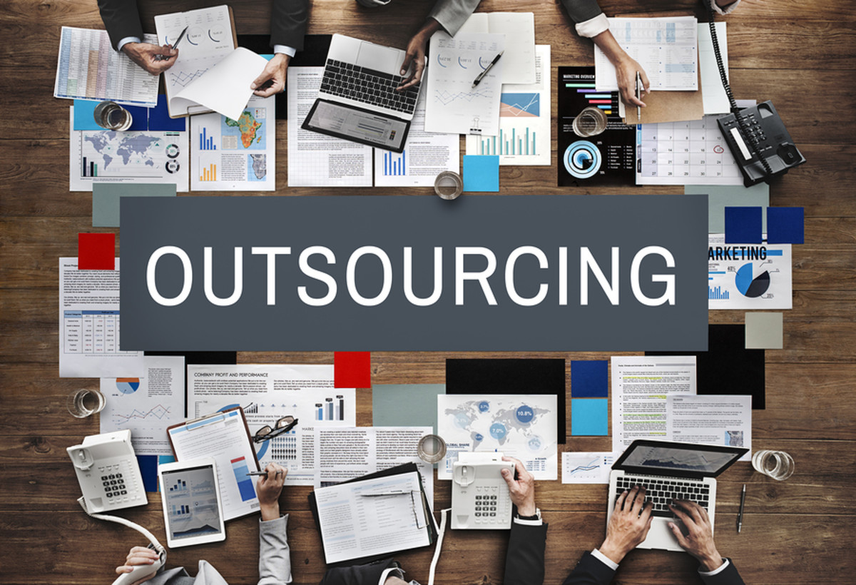 outsourcing-in-business-advantages-and-disadvantages