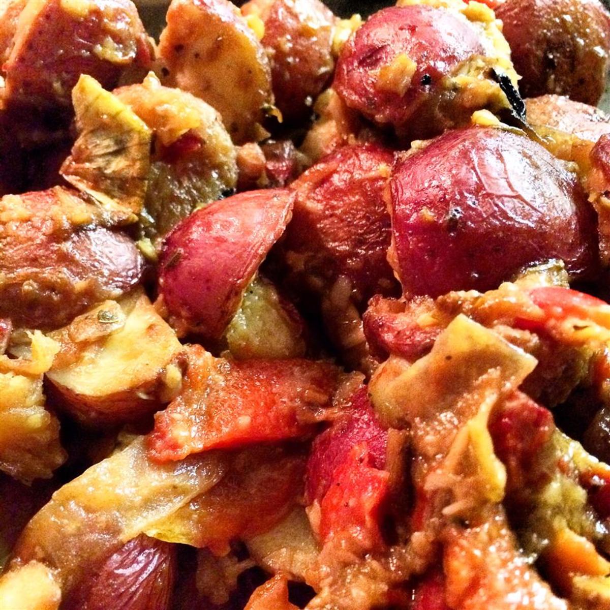 A simple, delicious recipe with basically 5 ingredients: red potatoes, red peppers, garlic, balsamic vinegar, and olive oil. Fantastic at the summer barbecue and so welcome at potluck feasts or family dinners!
