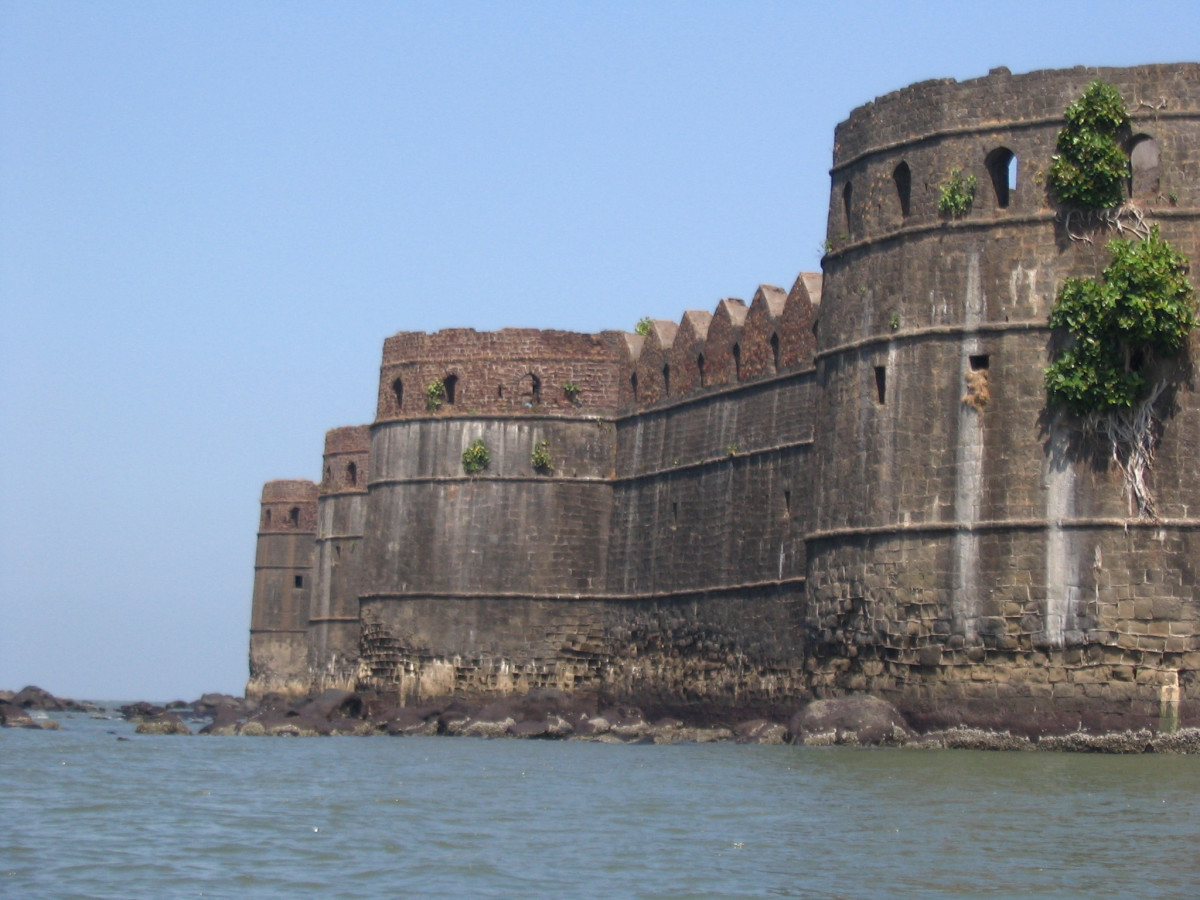 Janjira is a sea-fort off the coast of Murud/Rajapuri in Raigad district of Maharsahtra. This fort was built and ruled by Siddis.