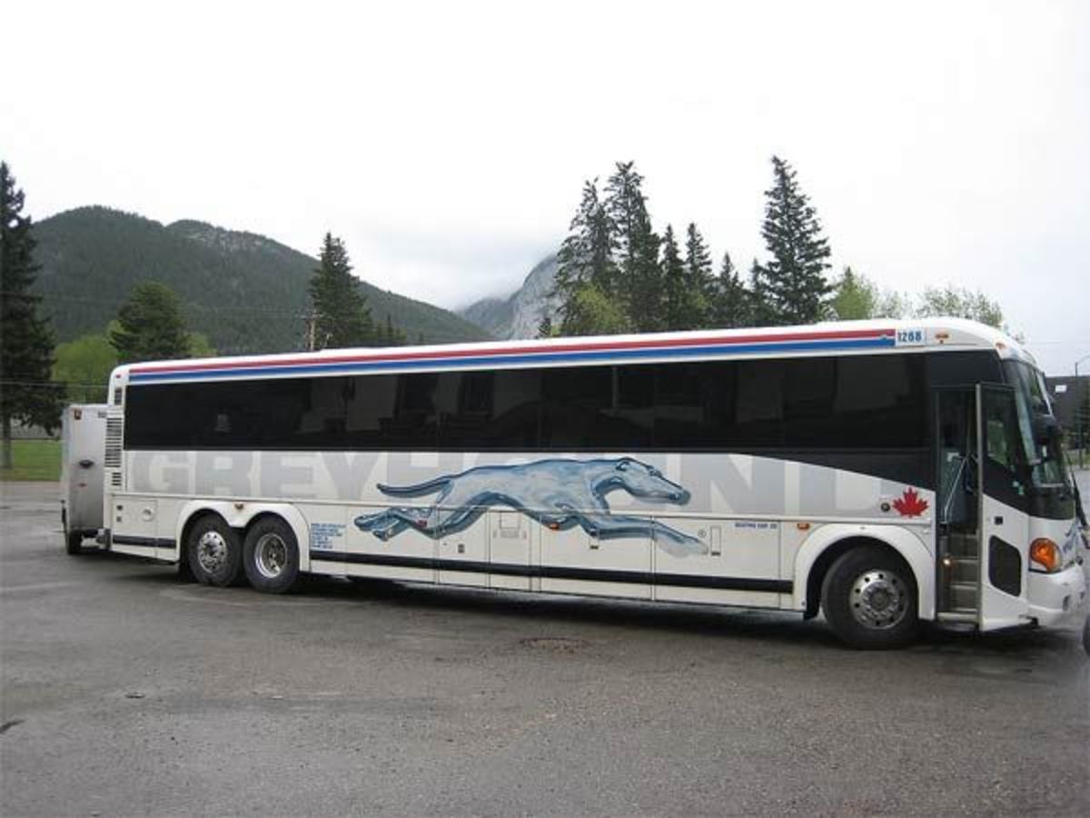 the-pros-cons-of-riding-greyhound-bus