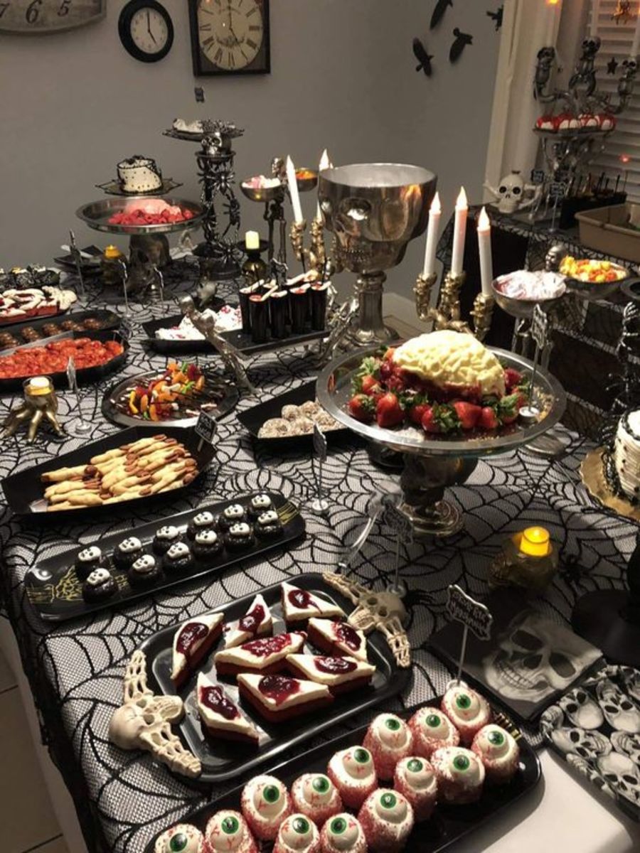30+ Spooky and Fun Halloween Party Food Ideas to Bewitch Your Guests ...