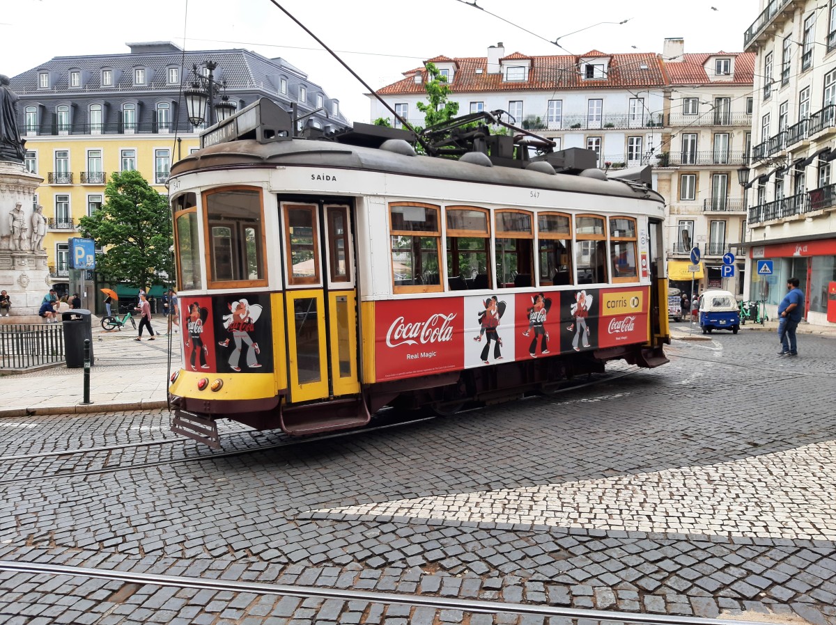 Iconic Lisbon eletrico (tram)