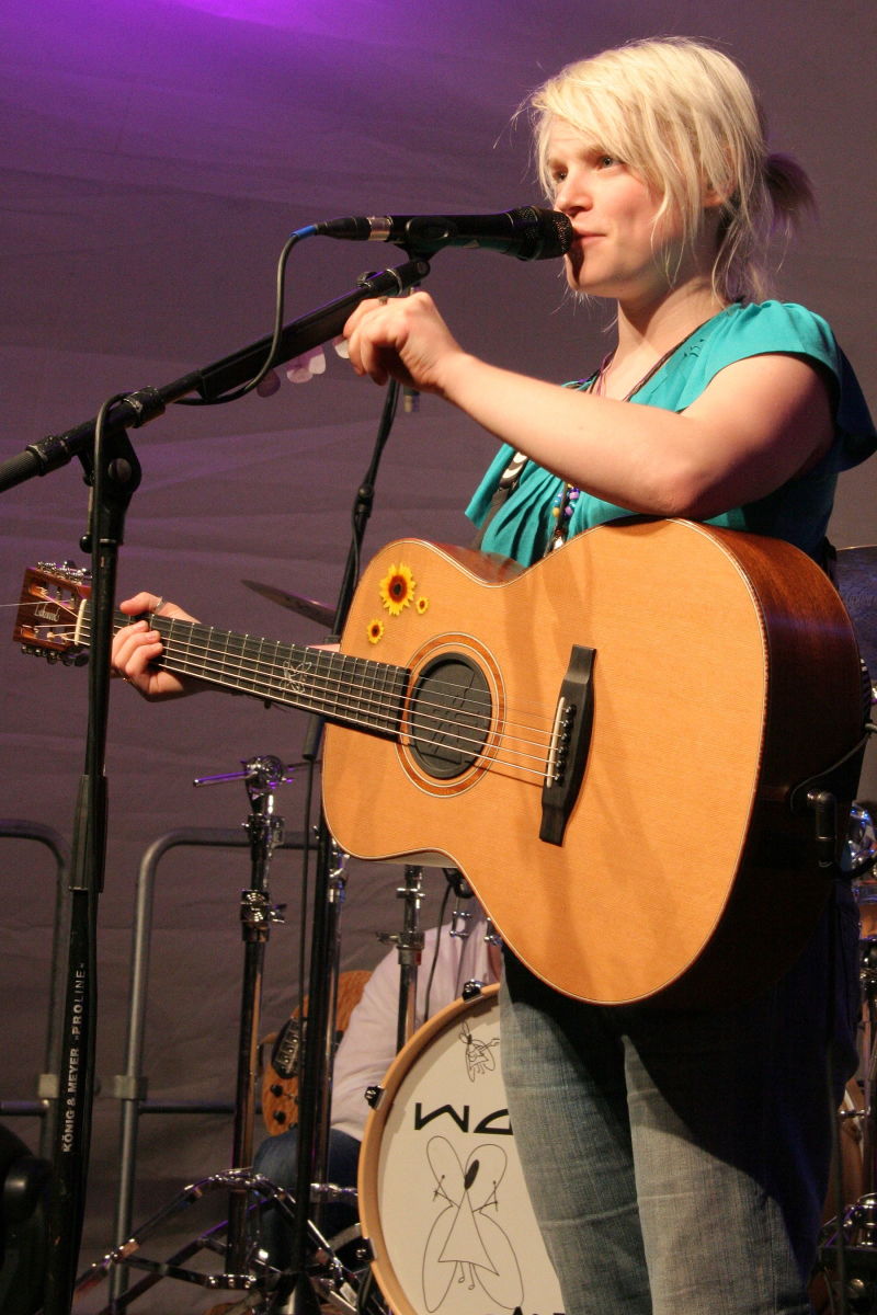 Another kind of inverted chord?  Irish guitarist Wallis Bird plays left-handed by turning her standard-strung guitar upside down.  Image courtesy Roland Frisch and Wikimedia Commons. 