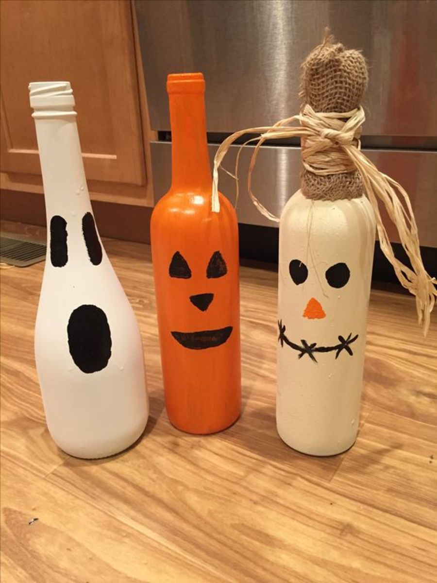 https://images.saymedia-content.com/.image/t_share/MTkwMjQ2NDM0NTY0NjEzNDYy/halloween-wine-bottle-crafts.jpg