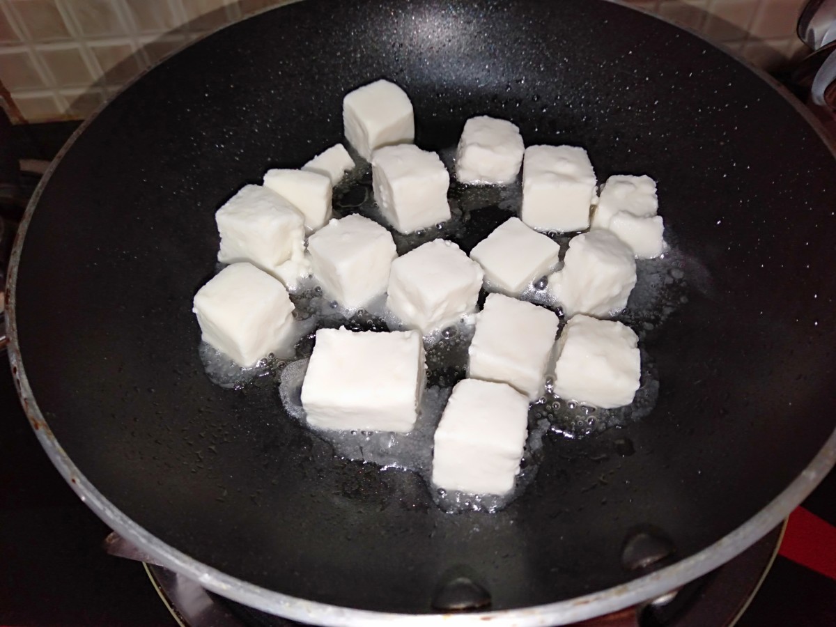 Lightly fry the paneer cubes. 