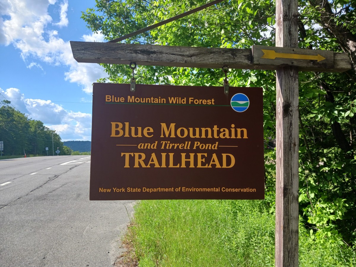 The sign for the Blue Mountain Trailhead