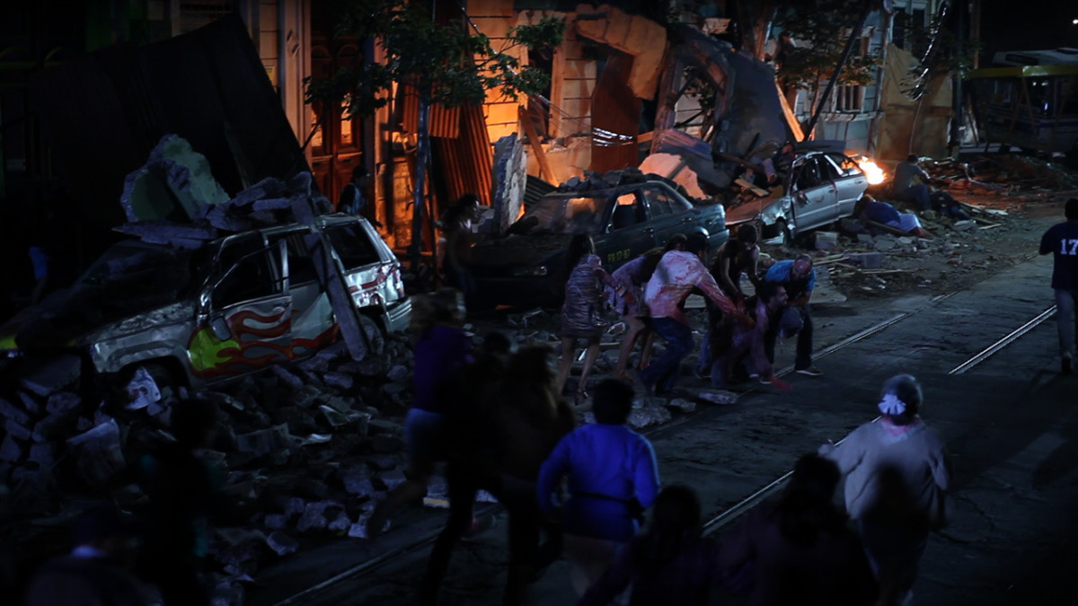 Following a devastating earthquake in the early morning hours, chaos erupts on the streets of Valparaiso, Chile