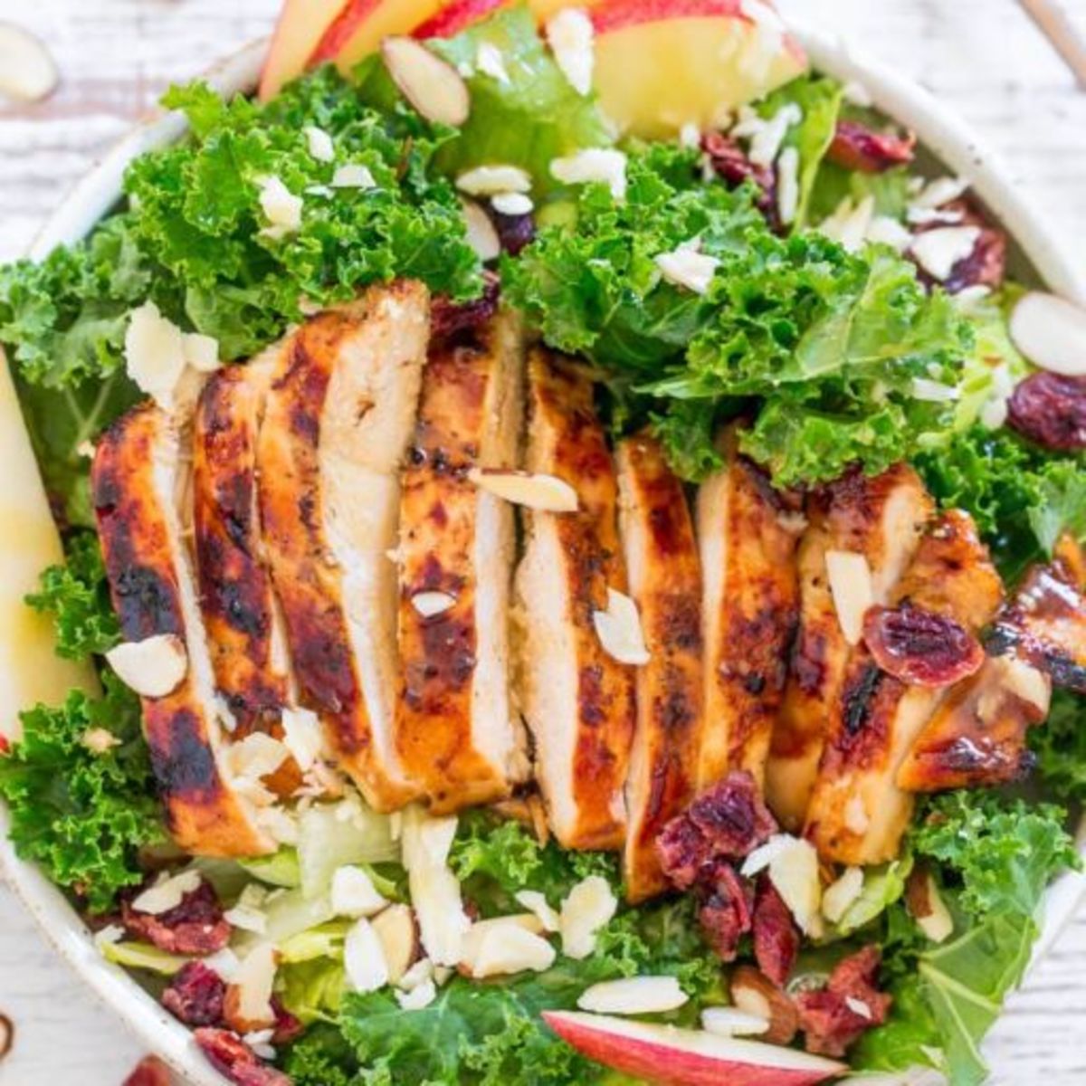 Grilled chicken salad with apple and white cheddar