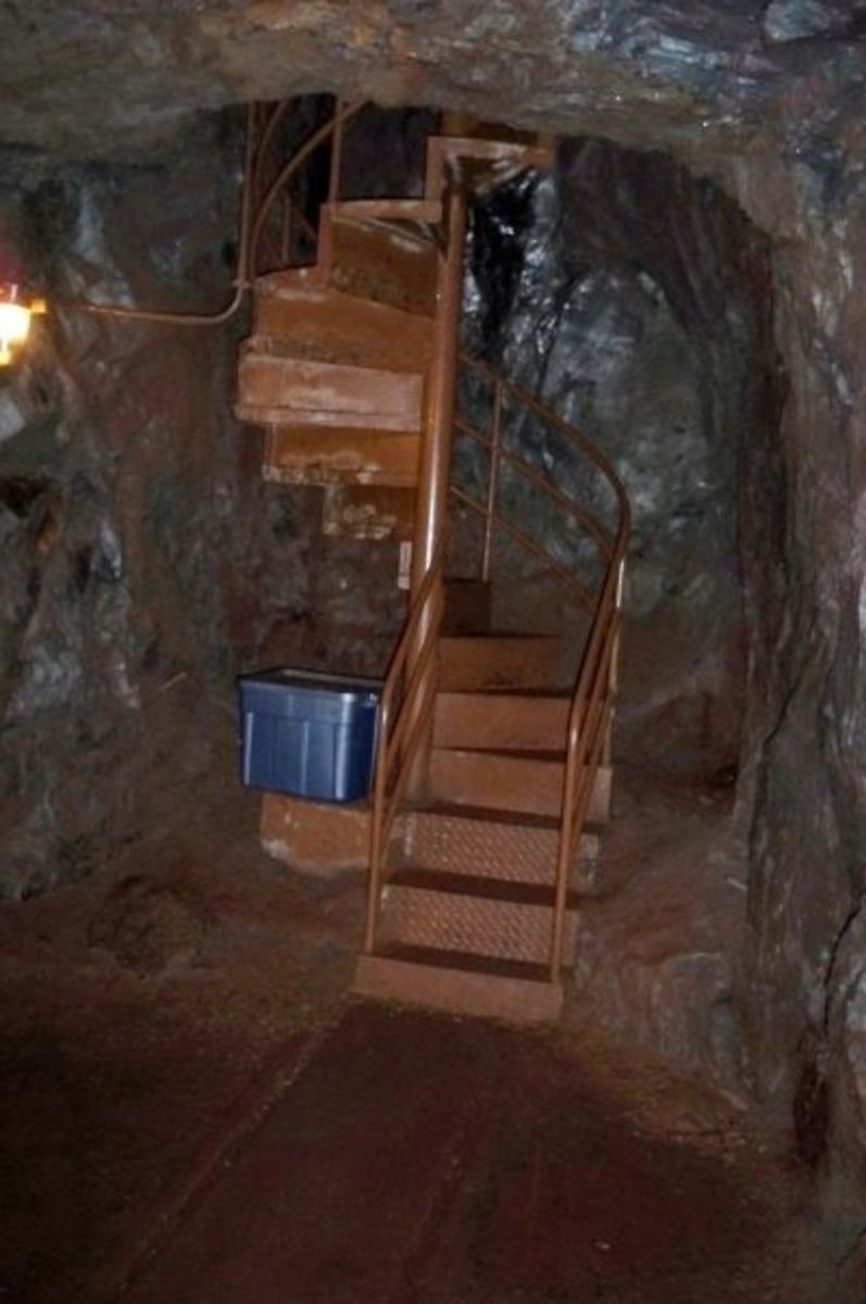 Added for tourists, this narrow, spiral stairway leads up to a large chamber. Miners used to climb ladders.
