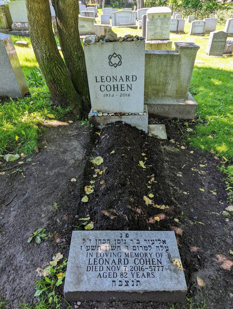Cohen's grave in the Shaar Hashomayim Congregation Cemetery on Mount Royal.