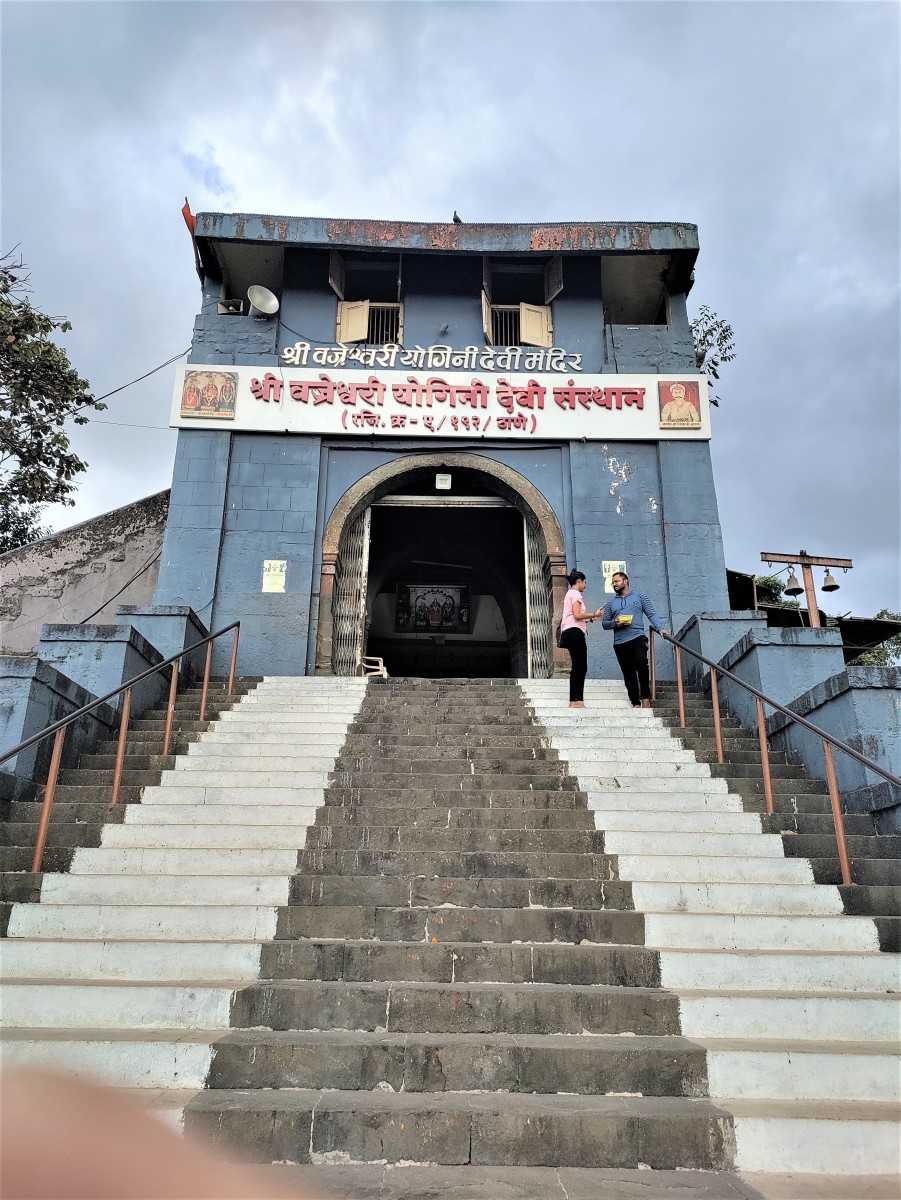 Stairs leading to Vajreshwari temple