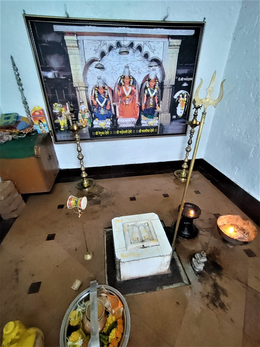 The sanctum; Dhodre Baba temple; Vajreshwari