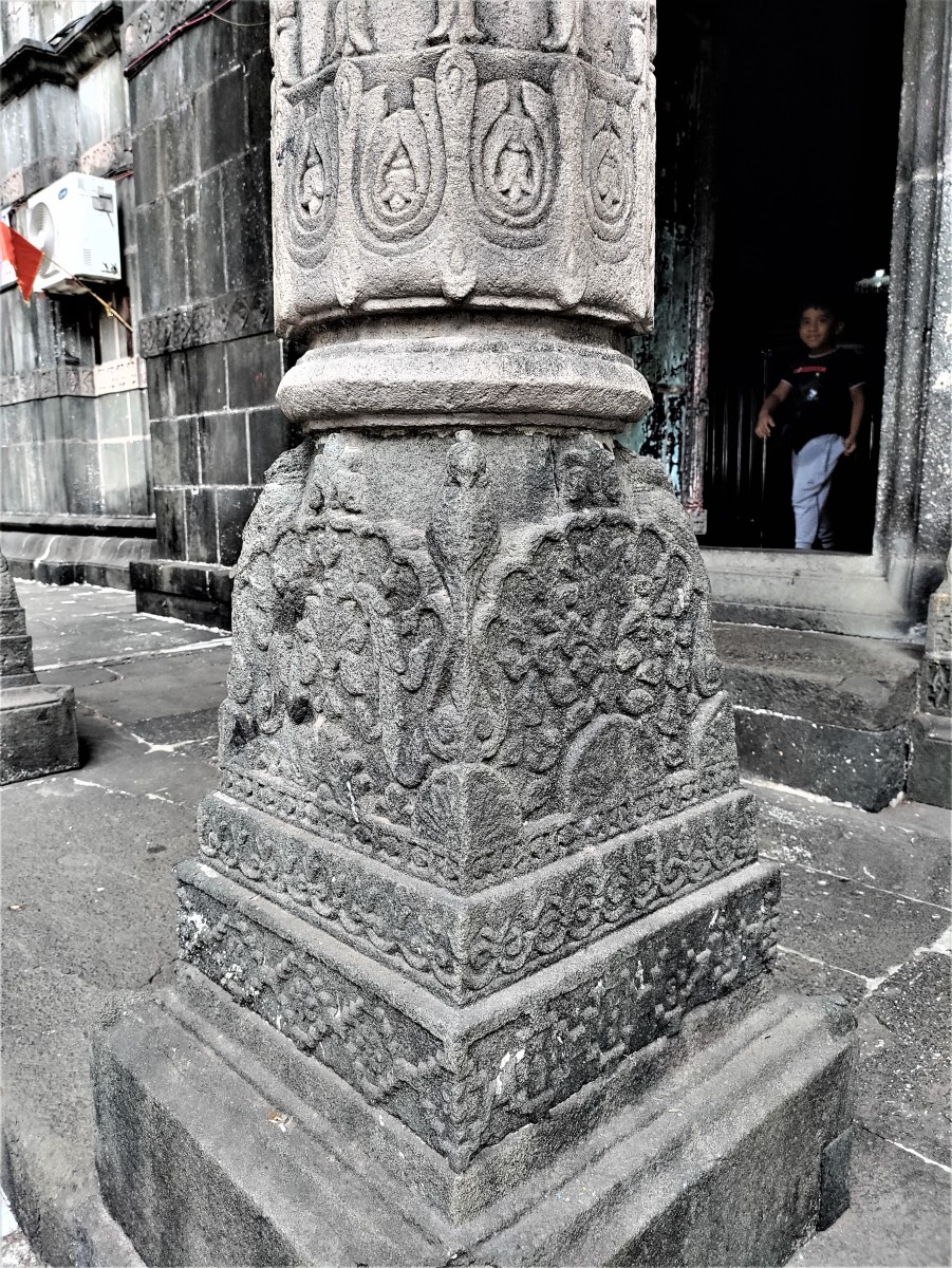 Base of a pillar; Vajreshwari temple