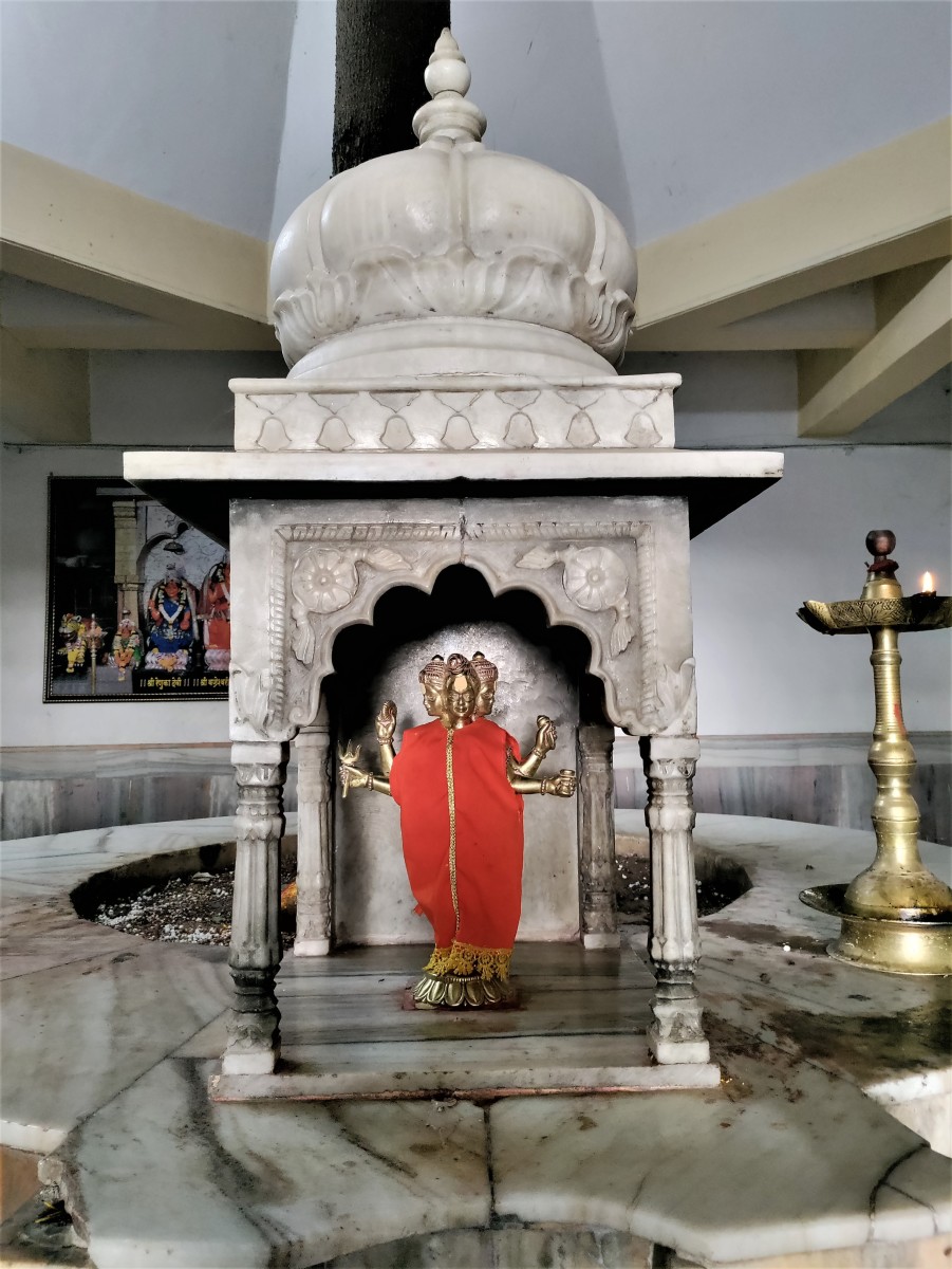 Idol of Lord Dattatreya; Vajreshwari