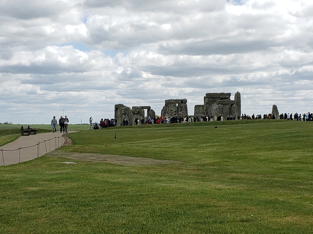 The edge of Stonehenge. Lots of people that day. 
