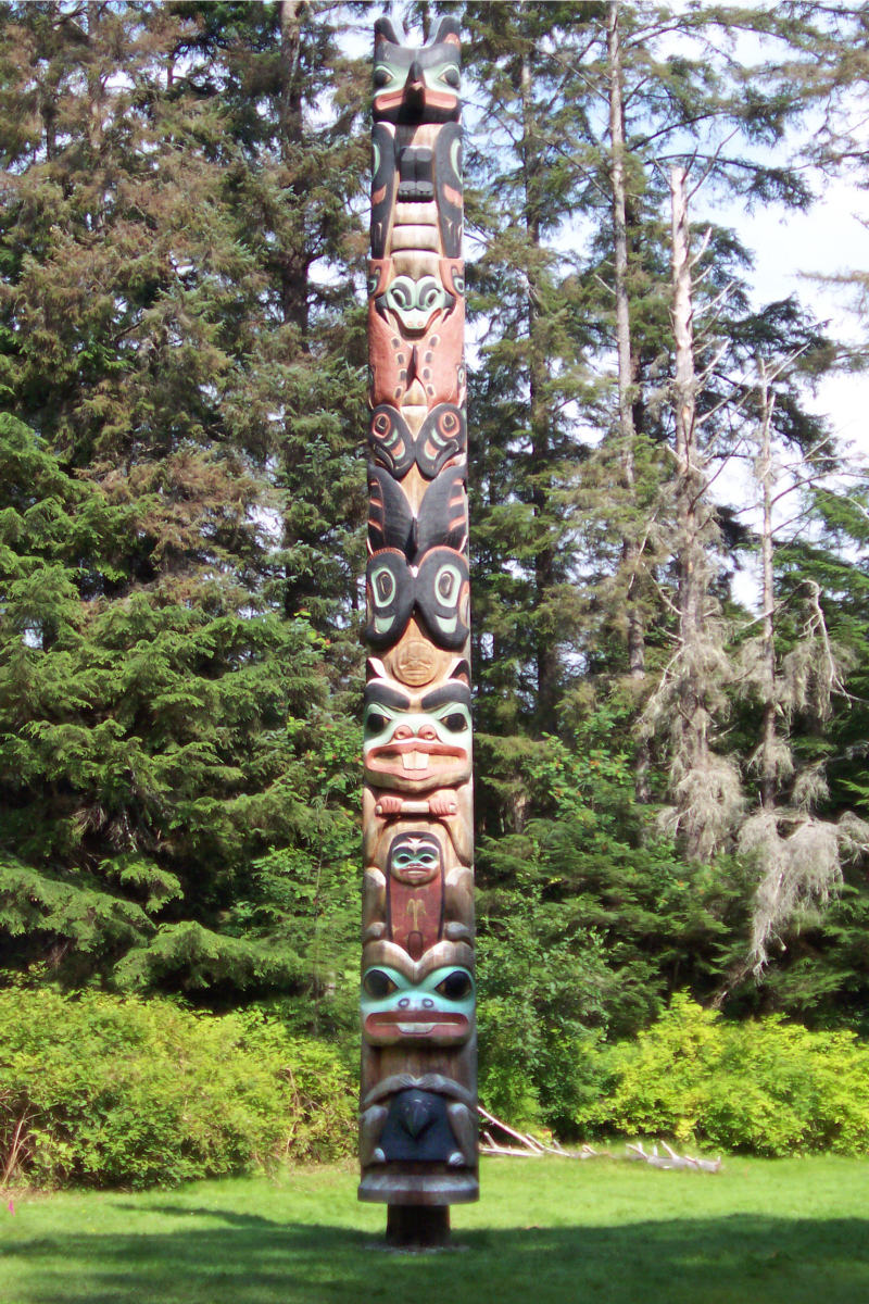 特林吉特Kiks的K' alyan图腾柱。ádi氏族，为纪念在1804年锡特卡战役中丧生的人而建立。