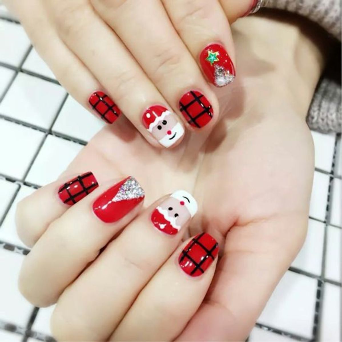 diy-christmas-nail-designs