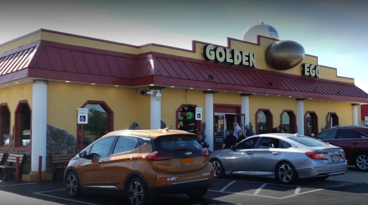 The Golden Egg Restaurant, 415 US-17 BUS, Surfside Beach, SC 29575