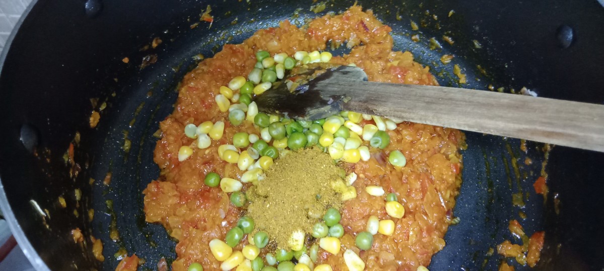 Add boiled corn, green peas and kitchen king masala. Mix well.