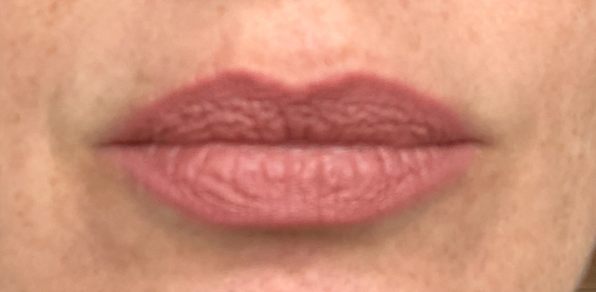 Charlotte Tilbury Matte Revolution Lipstick In Pillow Talk Swatch On The Lips in full daylight