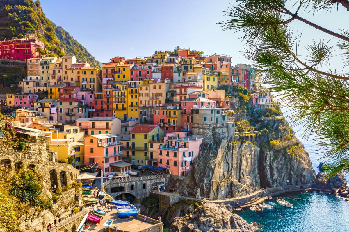 Cinque Terre: Image by Kookay from Pixabay