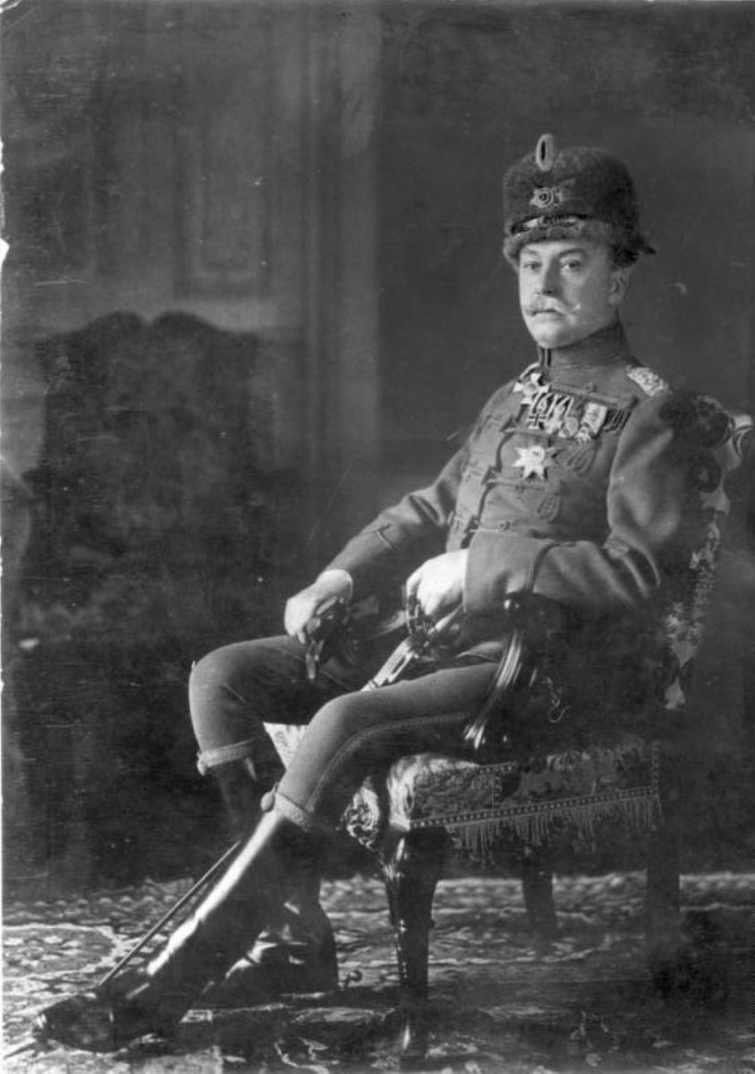 Hans Heinrich XV, Prince of Pless. He and Daisy married in 1891.