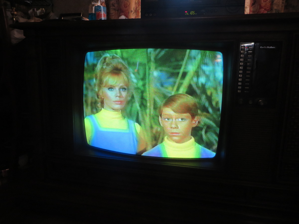 Marta Kristen as Judy Robinson and Bill Mumy as Will Robinson in The Great Vegetable Rebellion playing on the Curtis Mathes Color Console Model H2508ME Chassis C85-1, RCA picture tube mode 25VGTP22