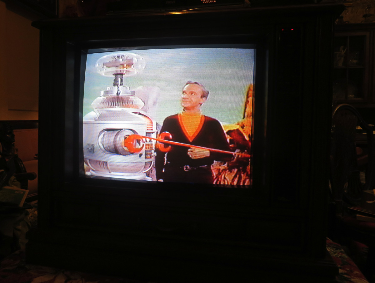 The Robot using his Pointer to show Doctor Smith how it is on the Curtis Mathes Color Console Television Model B2610RCon with the Hitachi A66ABU30X Picture tube.