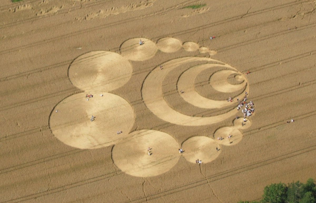 Make a Crop Circle in your Front Yard for Outdoor Halloween Decorations