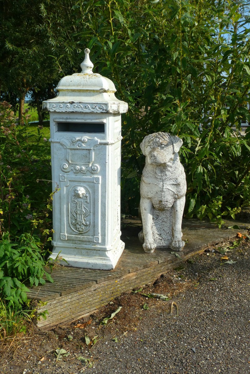 A statue next to a mailbox can help build intrigue. 