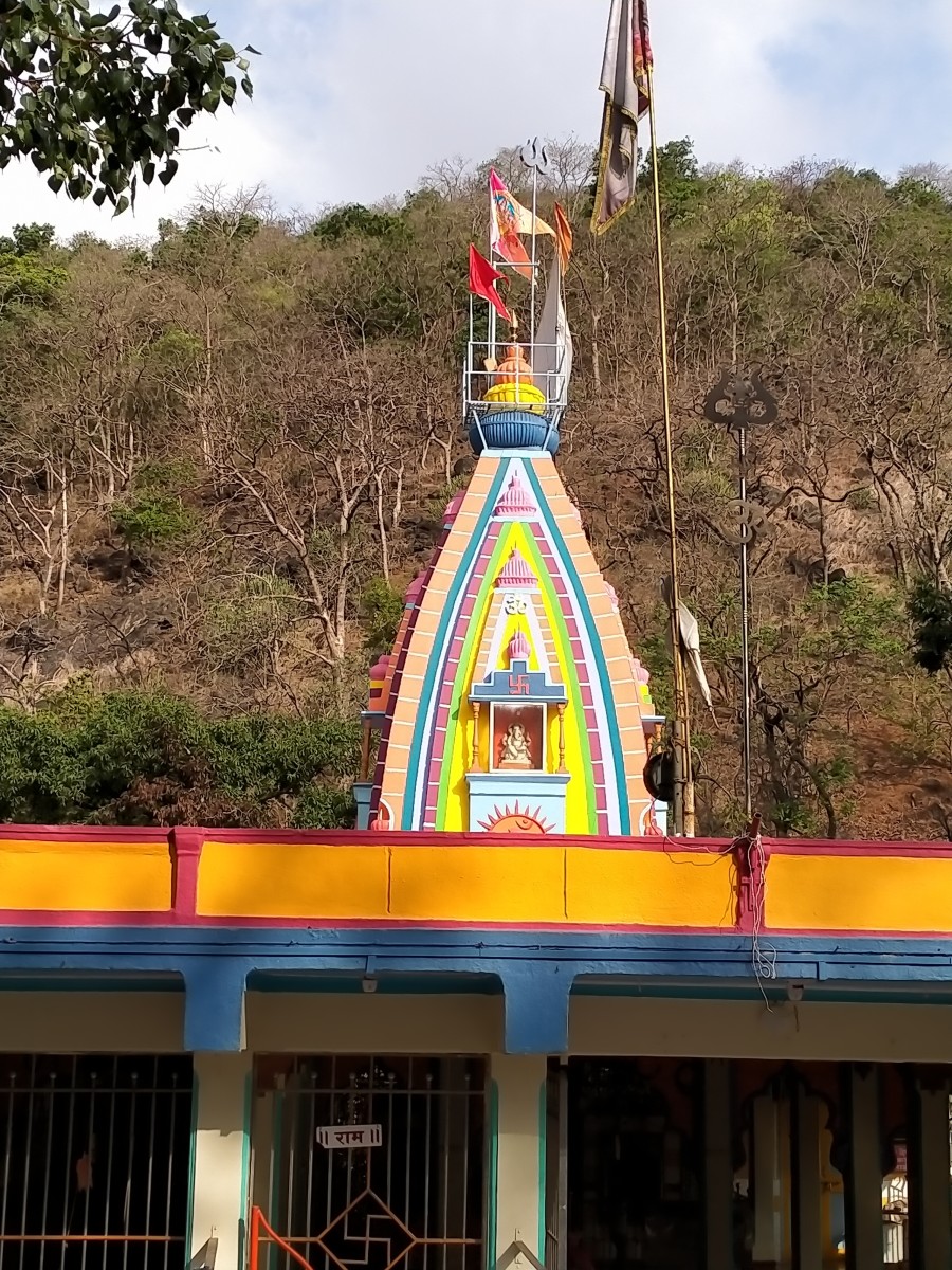 Shiva temple; Tungareshwar