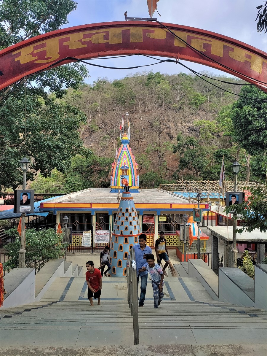 Gate of Shiva temple, Tungareshwar