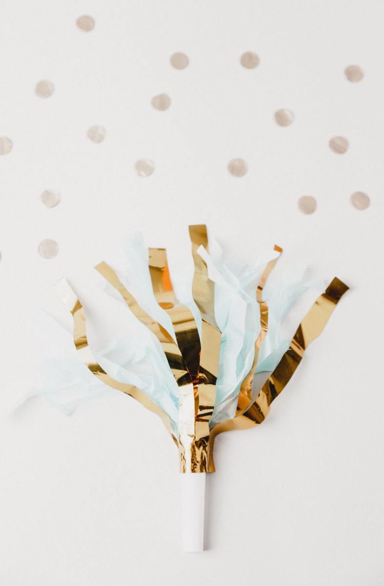 Use white decorations at your party to match the theme. Gold makes a great accent color.