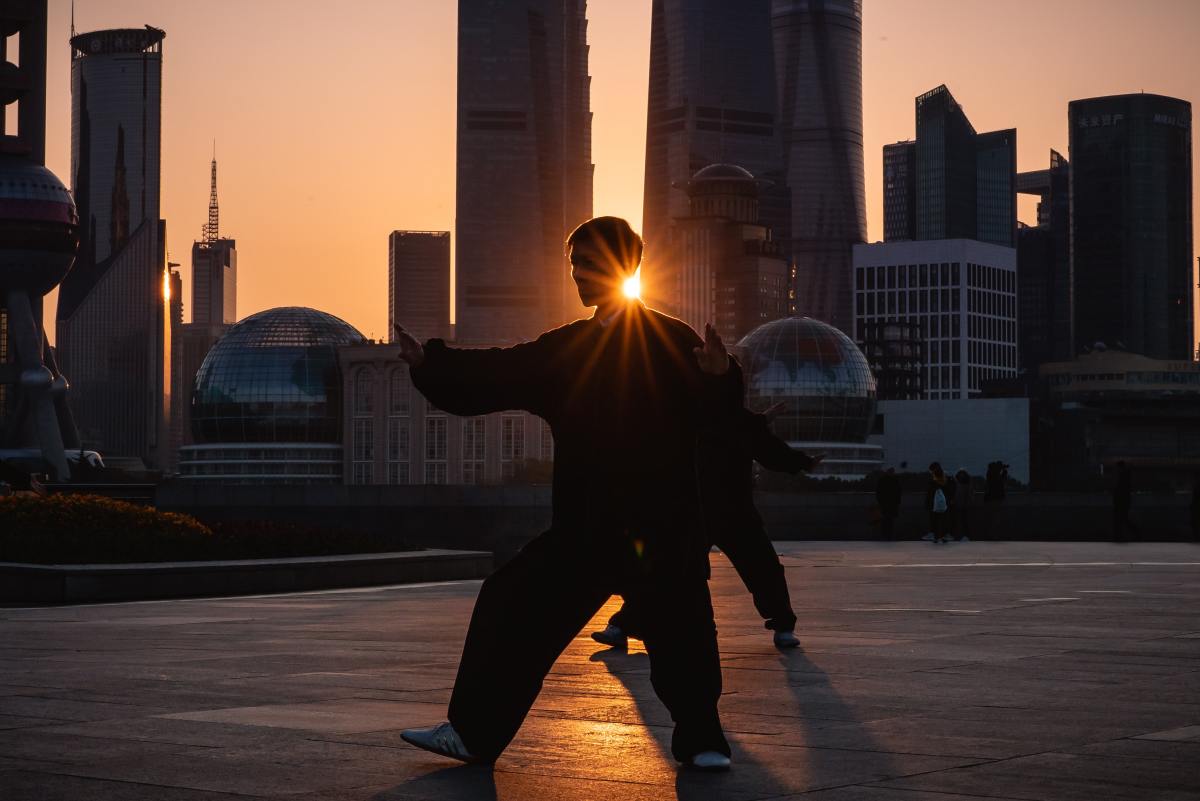 The practice of tai chi benefits both the mind and body.