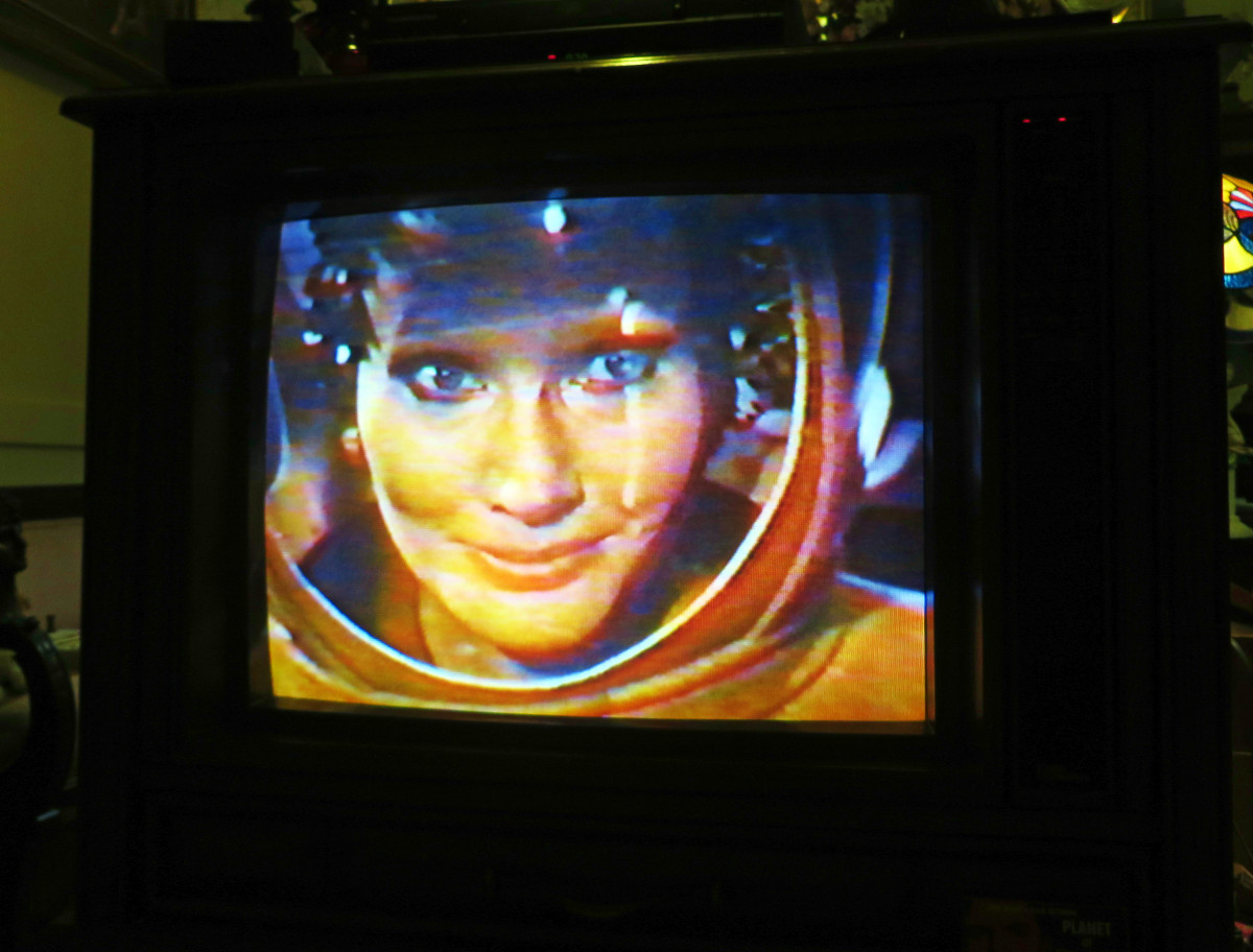 The Queen of Blood looking Happy to See the Human Men on the Curtis Mathes Color TV ... Curtis Mathes TV Model B2610RC with the Hitachi A66ABU30X Picture tube.