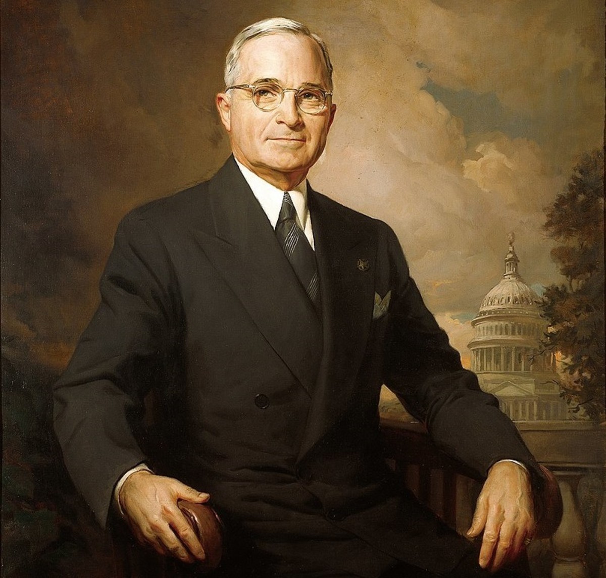 An official portrait of Harry Truman (1945).