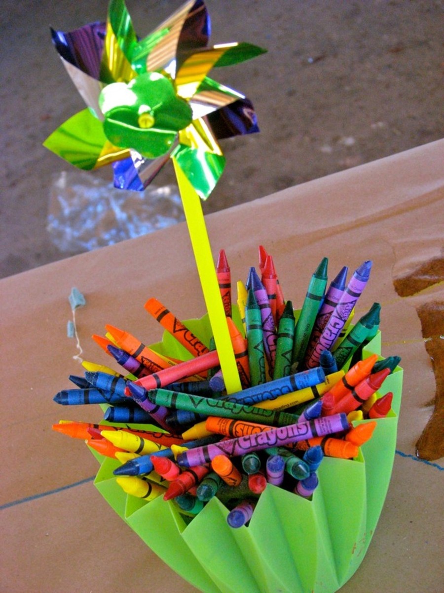 DIY Giant Paper Crayon - Classroom, craft area, party decoration.