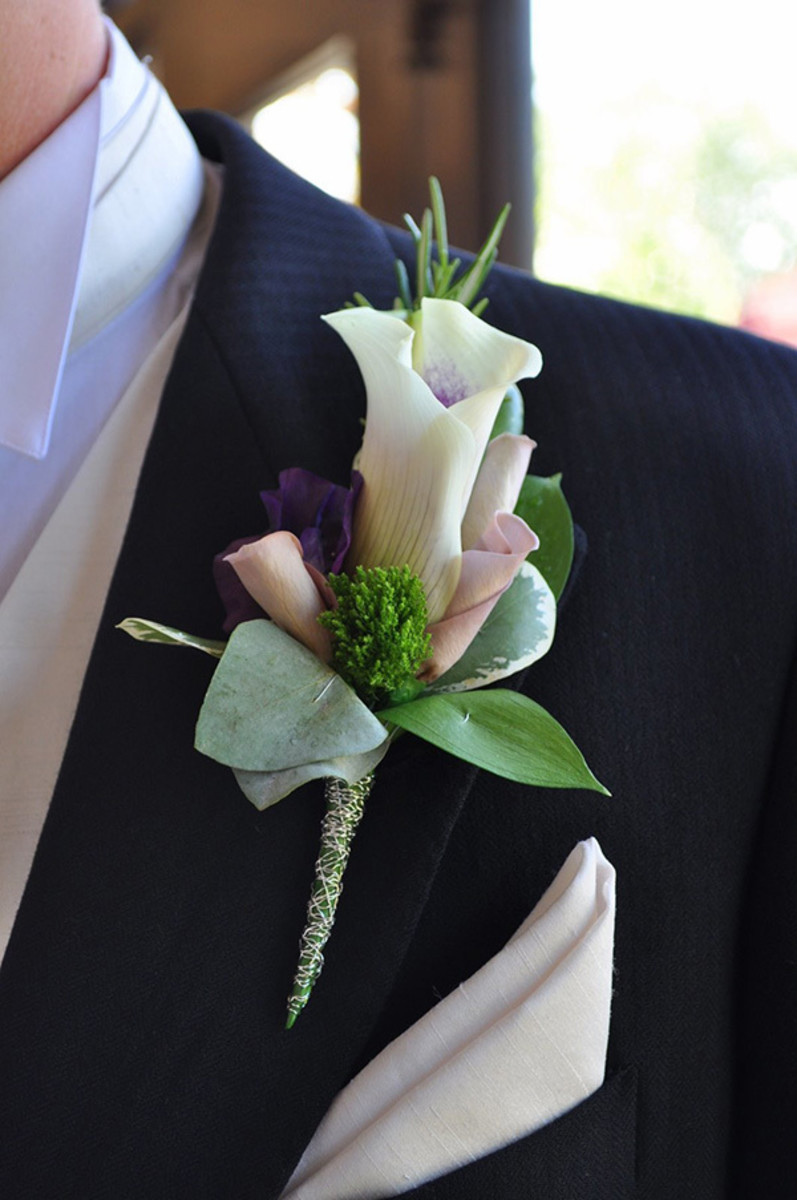 A simple boutonniere with a little green is perfect for the gentlemen in your wedding party