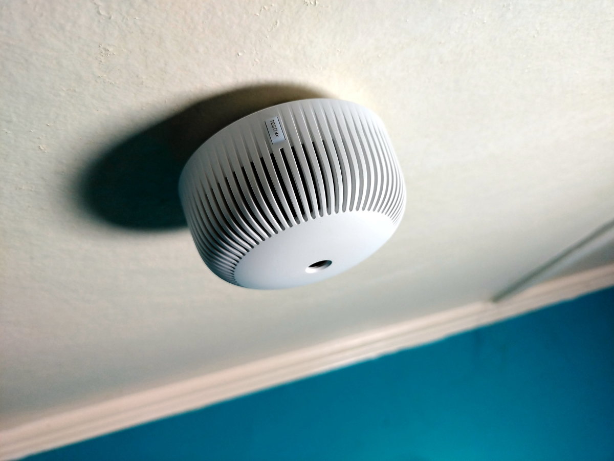 View of smoke detector mounted to the ceiling