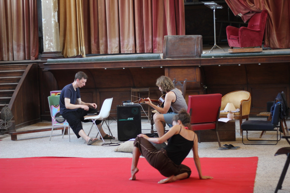 Site-specific performance "Madre Coraggio" by IC, Lido Di Venezia 2014.